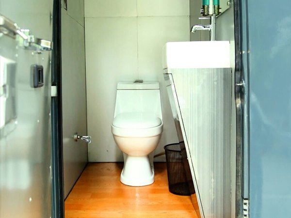 Washroom on wheels